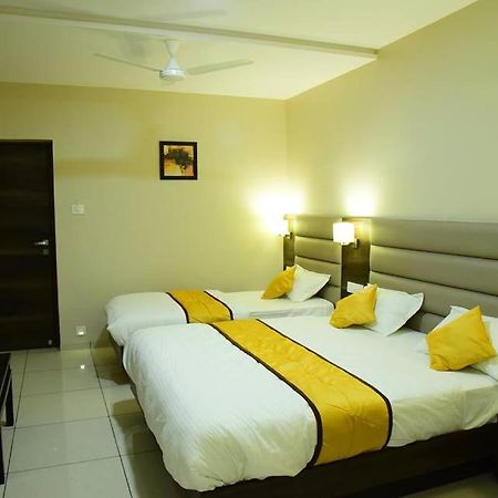 Hotel Ahmedabad Inn エクステリア 写真